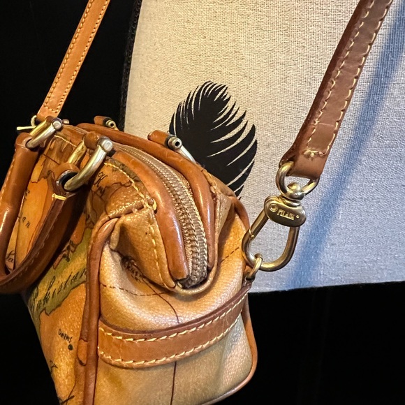 Alviero Martini sling or handbag - Picture 13 of 13